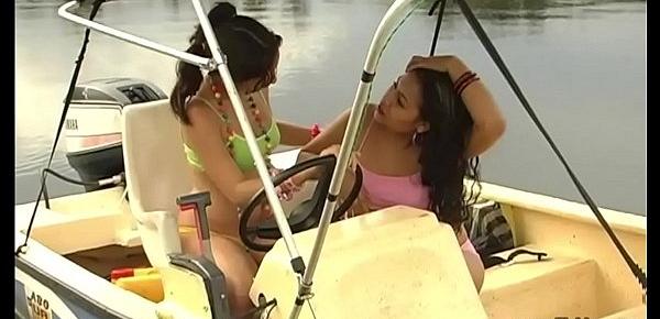 Lesbi entre colombianas en una laguna